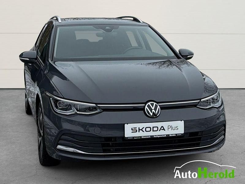 Gebraucht VW Golf VIII Active 150 PS (110 kW) 2022 Delfingrau Kombi