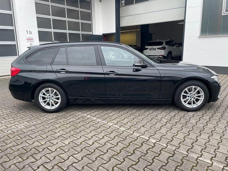 Gebraucht BMW 320 190 PS (139 kW) 2018 Schwarz Limousine
