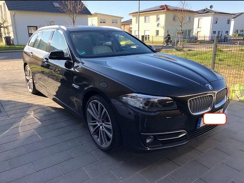 Braun Gebraucht 2013 BMW 520 Kombi | 8.497 € (Superpreis) - Bild 1/4