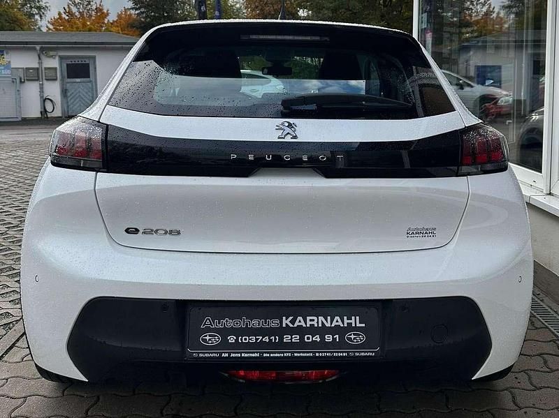 Gebraucht Peugeot e-208 Active 100 kW (136 PS) 2021 Lack weiss banquise Kleinwagen