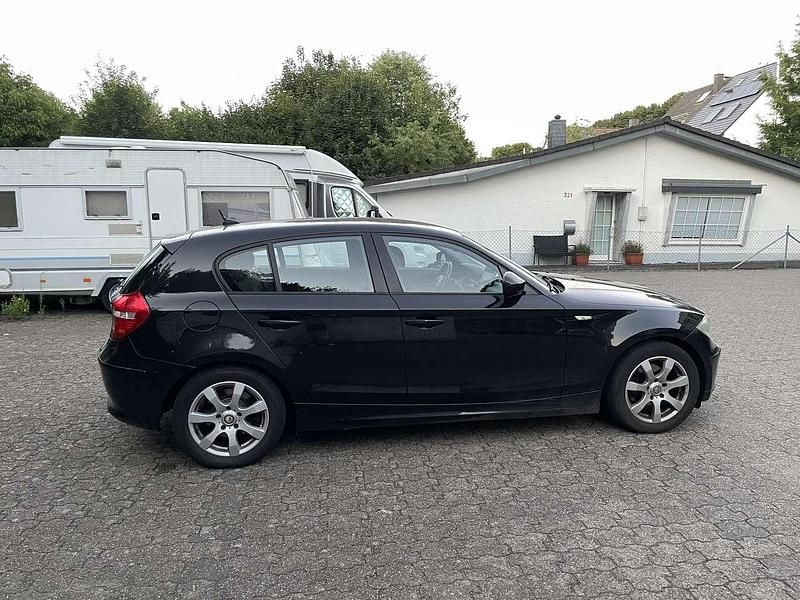 Gebraucht BMW 118 143 PS (105 kW) 2011 Schwarz Kleinwagen