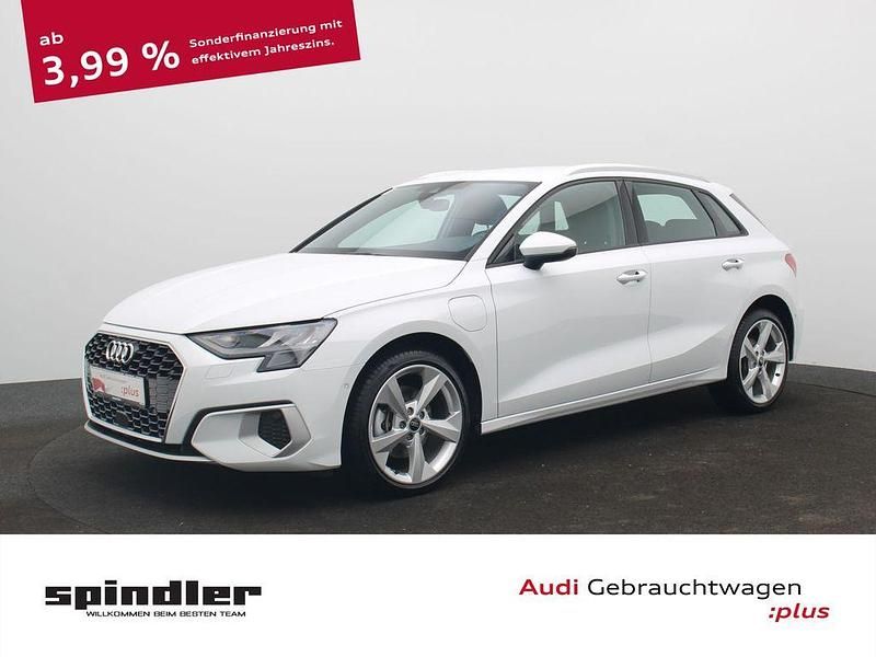 Gletscherweiß metallic Gebraucht 2024 Audi A3 Advanced Plus Limousine | 34.980 € (Fairer Preis) - Bild 1/4