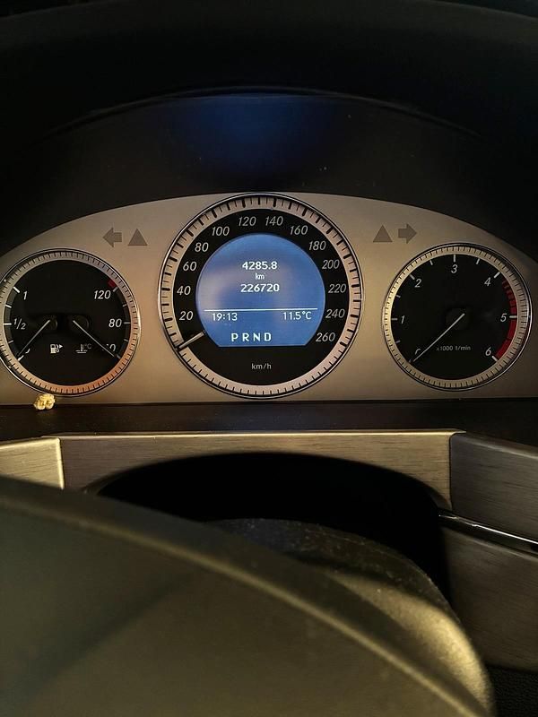 Gebraucht Mercedes GLK220 173 PS (127 kW) 2012 Schwarz SUV