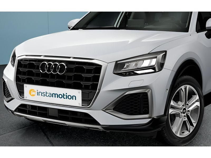 Weiß Gebraucht 2024 Audi Q2 SUV | 31.699 € (Etwas zu teuer) - Bild 1/4