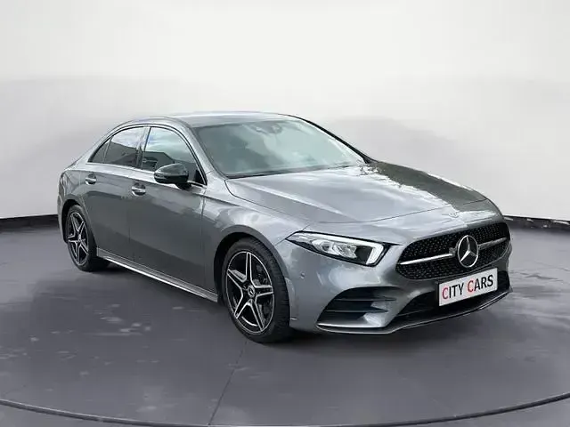 Gebraucht Mercedes A180 AMG line 116 PS (85 kW) 2019 Grau Limousine