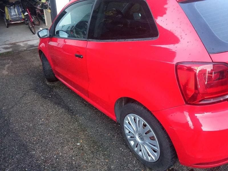 Gebraucht VW Polo Trendline 60 PS (44 kW) 2015 Rot Kleinwagen