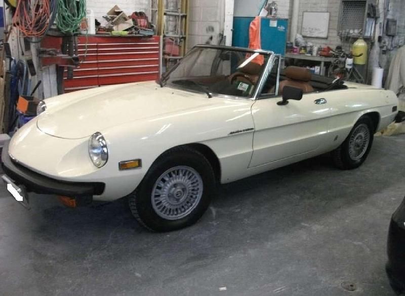 Weiß Gebraucht 1979 Alfa Romeo Spider Cabrio | 15.900 € - Bild 1/4