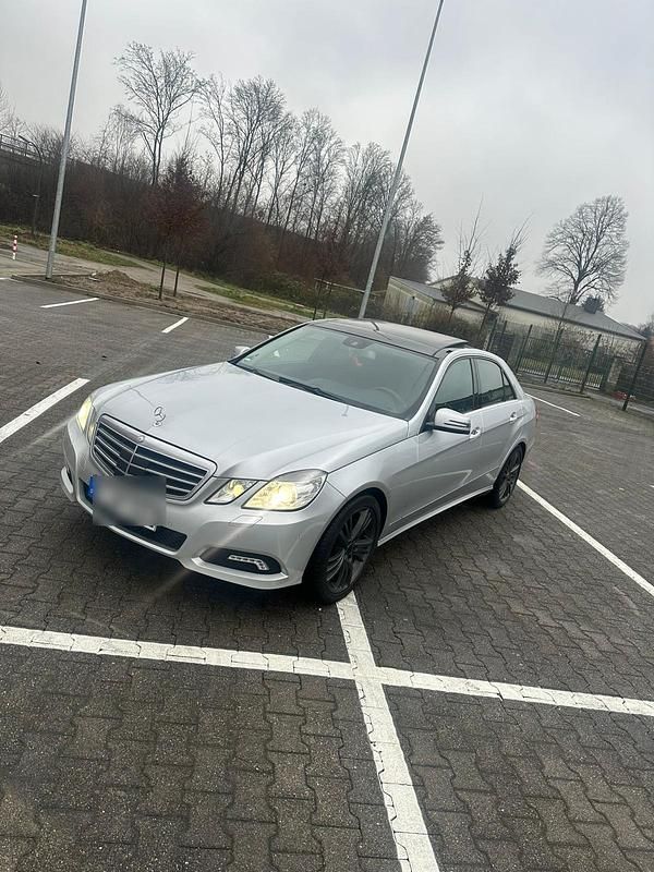 Silber Gebraucht 2008 Mercedes E500 Limousine | 9.499 € (Guter Preis) - Bild 1/4