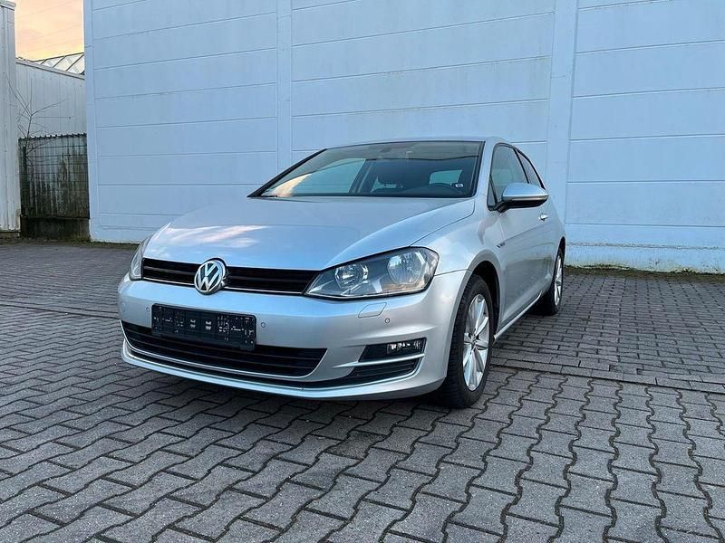 Silber Gebraucht 2016 VW Golf VII LOUNGE Limousine | 8.900 € (Guter Preis) - Bild 1/4