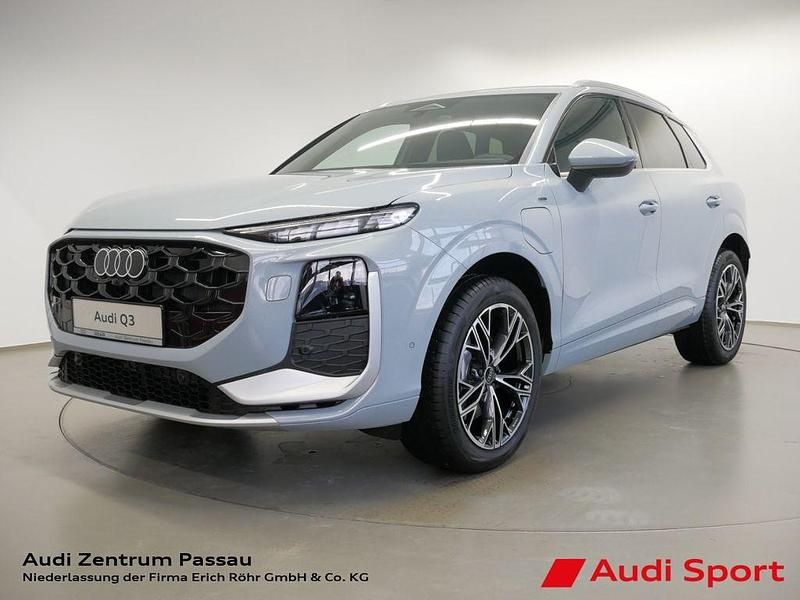 Pfeilgrau perleffekt Neu 2025 Audi Q3 Sport SUV | 54.490 € - Bild 1/4