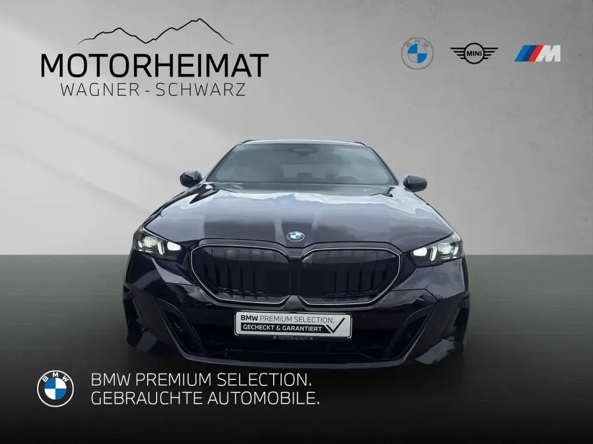 Gebraucht BMW 540 Comfort Edition 303 PS (222 kW) 2025 M carbonschwarz metallic Kombi