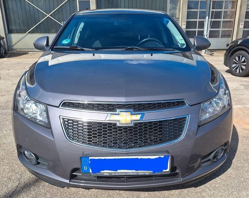 Grau Gebraucht 2012 Chevrolet Cruze LTZ Limousine | 5.290 € (Etwas zu teuer) - Bild 1/4