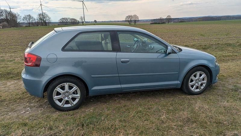 Gebraucht Audi A3 Ambiente 125 PS (91 kW) 2011 Blau Kleinwagen