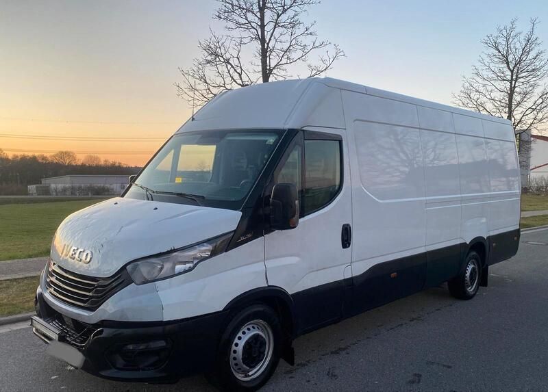 Weiß Gebraucht 2022 Iveco Daily Van / Kleinbus | 10.950 € - Bild 1/4