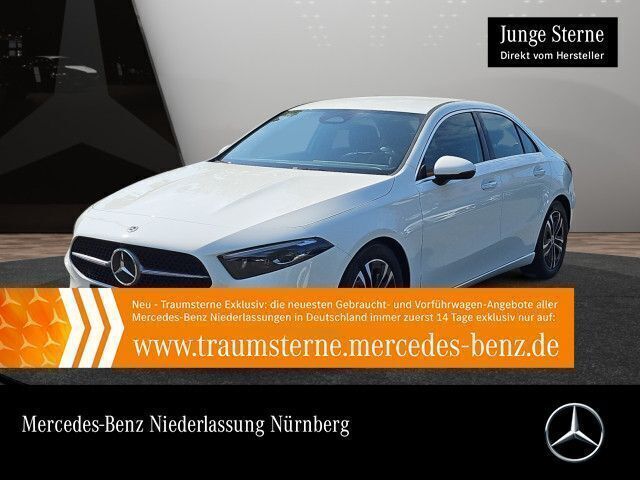 Weiß Gebraucht 2024 Mercedes A200 Advanced Plus Limousine | 30.590 € (Fairer Preis) - Bild 1/3