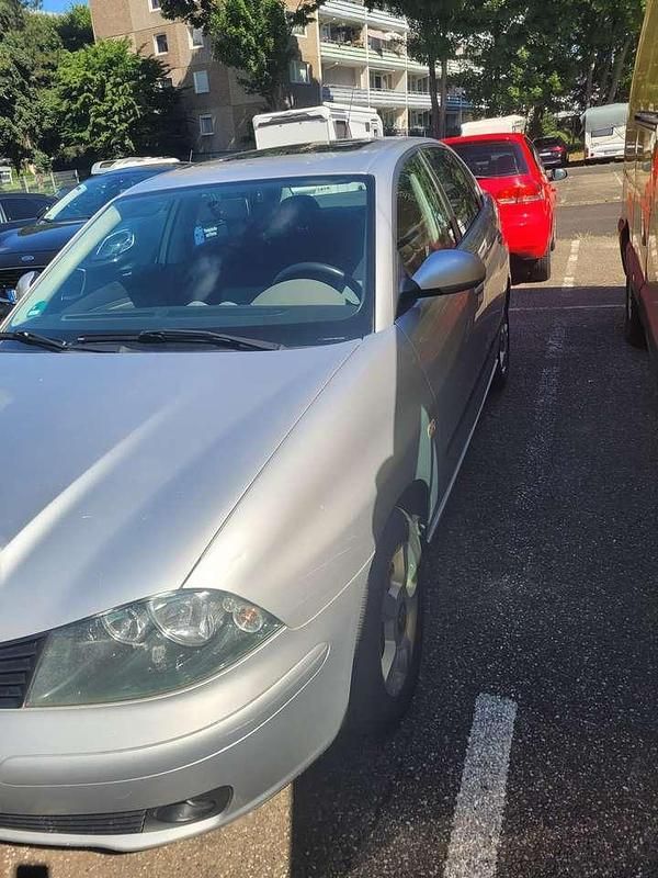 Silber Gebraucht 2004 Seat Cordoba Fresh Limousine | 1.800 € (Fairer Preis) - Bild 1/4