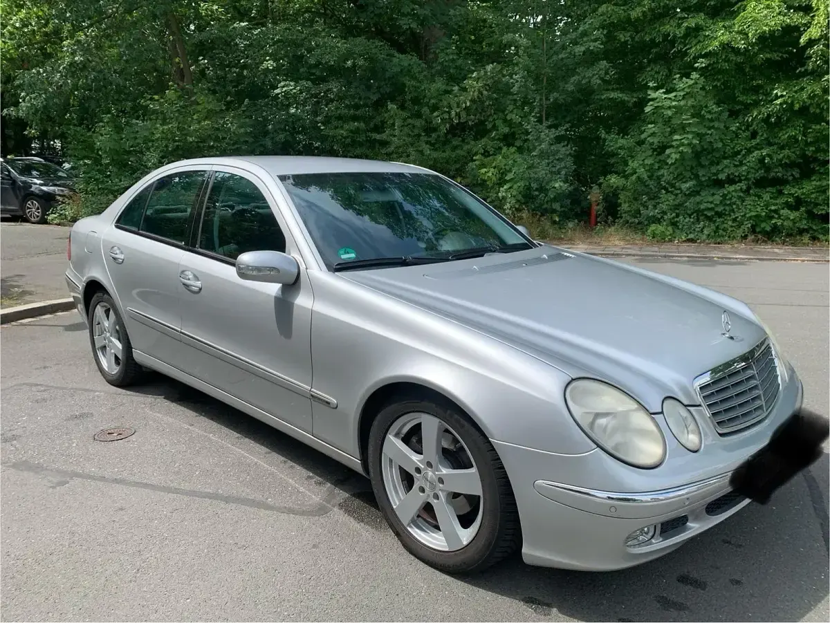 Gebraucht Mercedes E220 Elegance 150 PS (110 kW) 2004 Silber Limousine