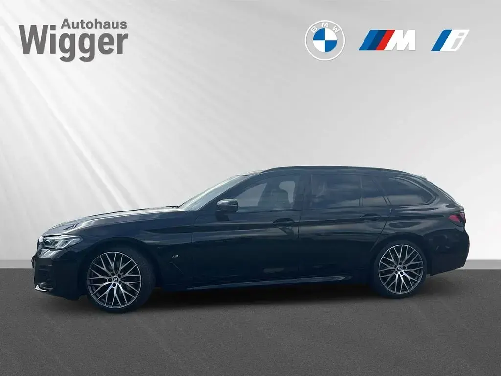 Gebraucht BMW 520 M Sport 190 PS (139 kW) 2023 Schwarz Limousine