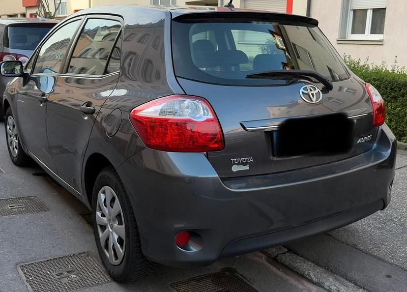 Gebraucht Toyota Auris 100 PS (73 kW) 2011 Grau Kleinwagen