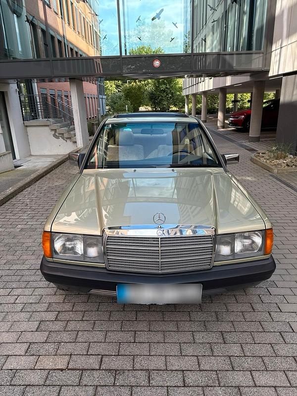 Gebraucht Mercedes 190 105 PS (77 kW) 1986 Beige Limousine
