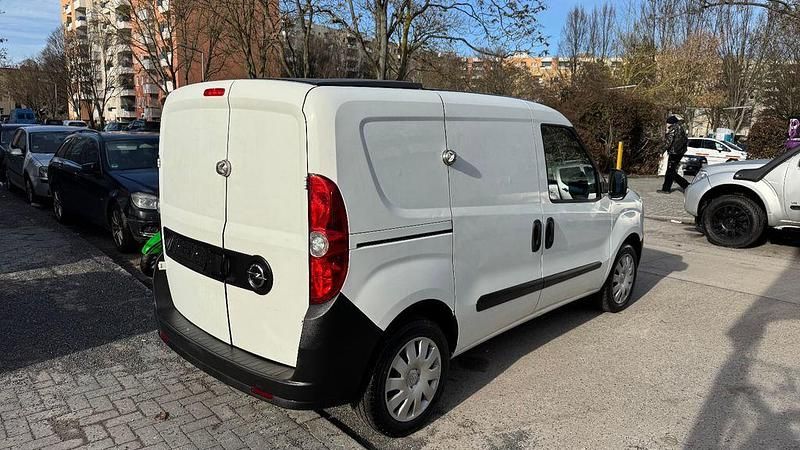 Gebraucht Opel Combo 95 PS (69 kW) 2018 Weiß Van / Kleinbus
