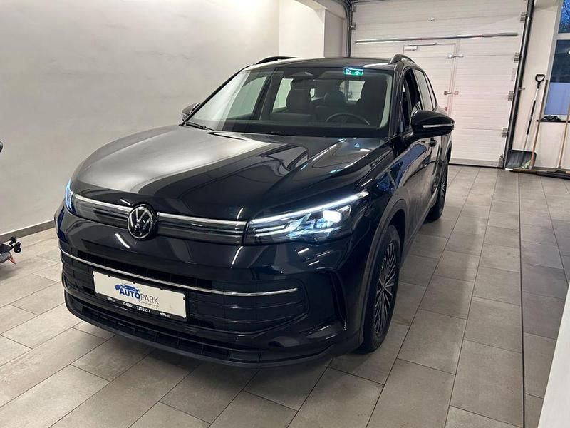 Schwarz Gebraucht 2024 VW Tiguan Life SUV | 37.980 € (Etwas zu teuer) - Bild 1/4