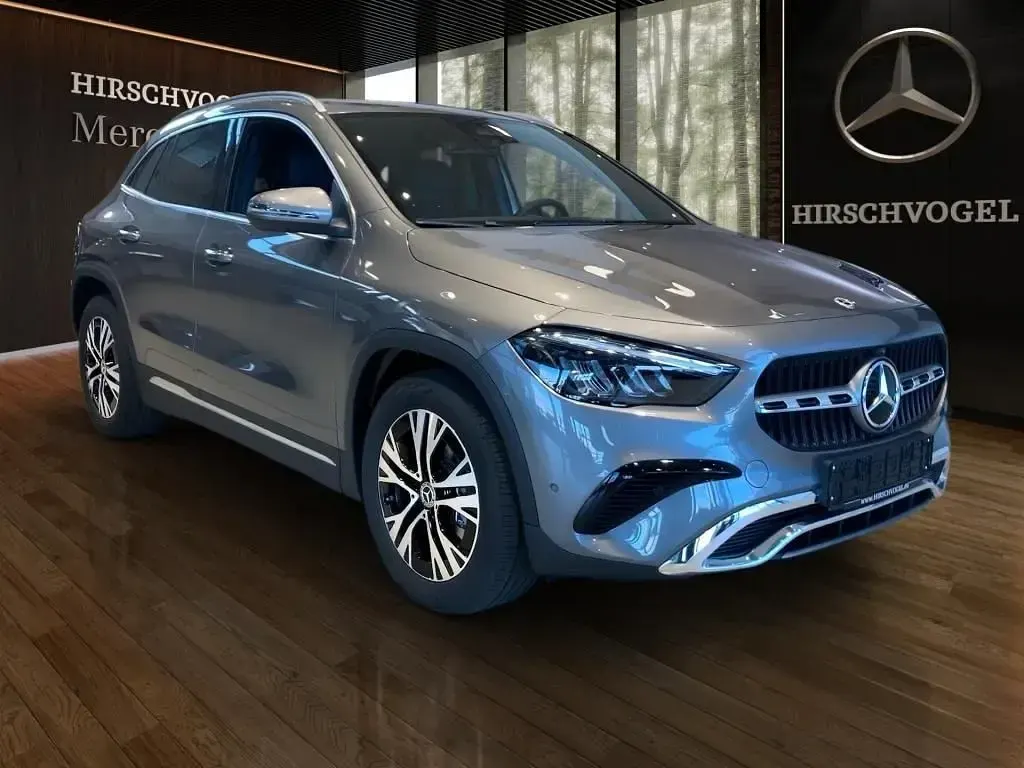 Gebraucht Mercedes GLA200 Progressive 163 PS (119 kW) 2025 Grau SUV