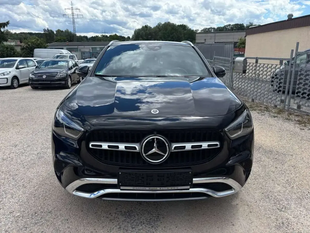 Gebraucht Mercedes GLA220 190 PS (139 kW) 2023 Schwarz SUV