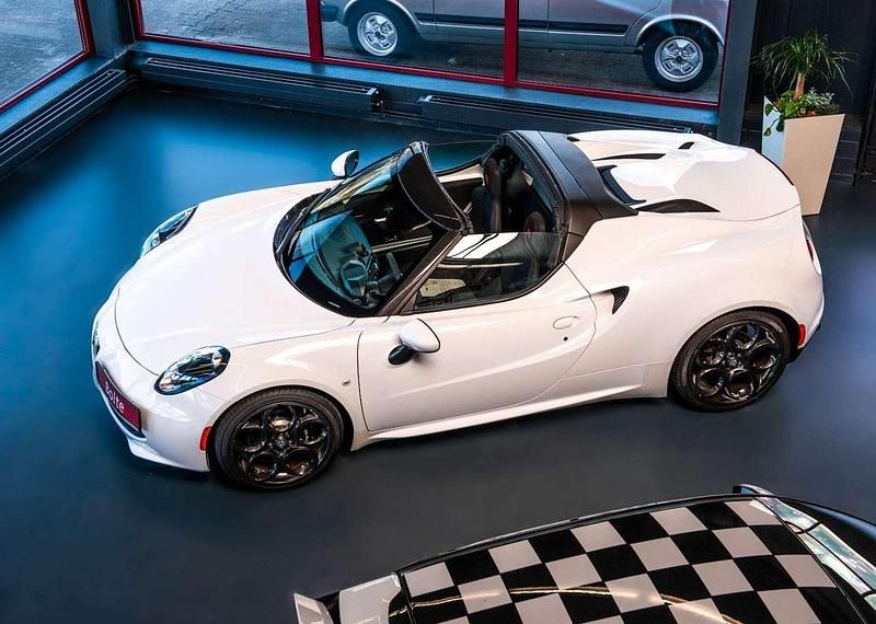 Weiß Gebraucht 2019 Alfa Romeo 4C Spider Cabrio | 99.500 € - Bild 1/4