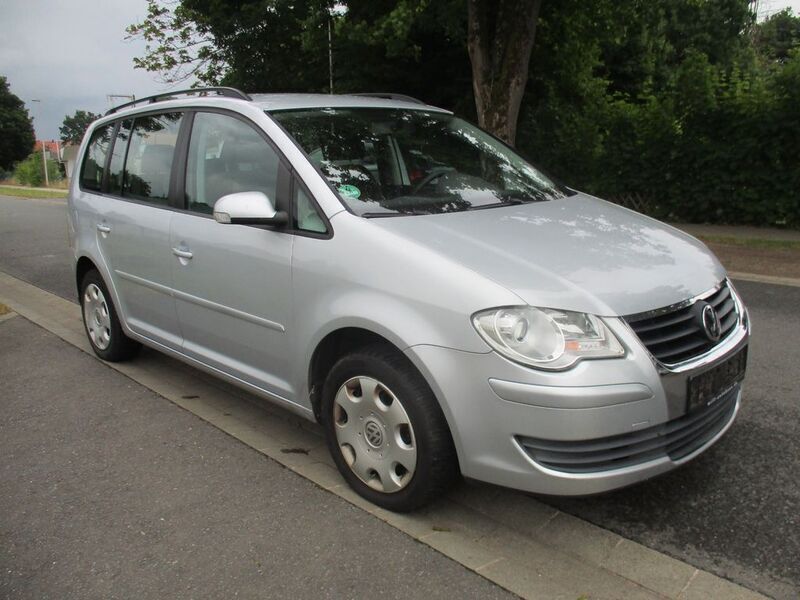 Silber Gebraucht 2008 VW Touran Trendline Van / Kleinbus | 2.499 € (Superpreis) - Bild 1/4