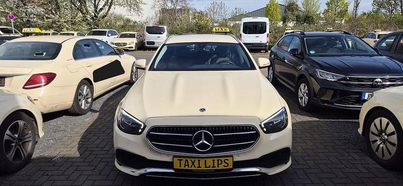 Gebraucht Mercedes E200 160 PS (117 kW) 2023 Hellelfenbein  unilack Kombi