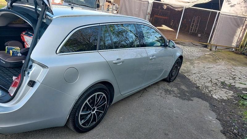 Silber Gebraucht 2011 Opel Insignia Kombi | 5.900 € (Etwas zu teuer) - Bild 1/4