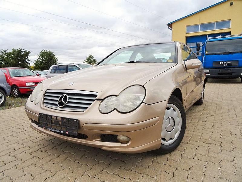 Gebraucht Mercedes C220 143 PS (105 kW) 2002 Beige Coupé