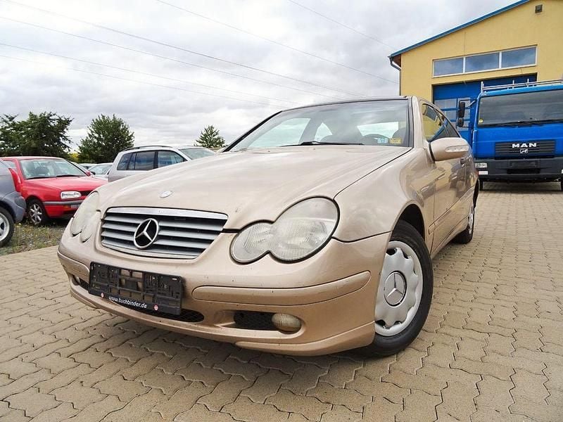 Gebraucht Mercedes C220 143 PS (105 kW) 2002 Beige Coupé