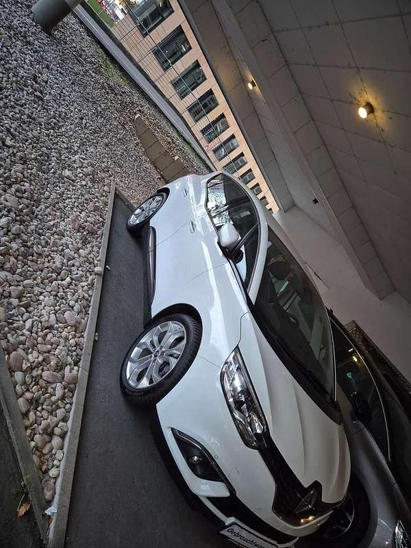 Gebraucht Renault Scenic E-Tech Intens 140 PS (102 kW) 2018 Weiß SUV