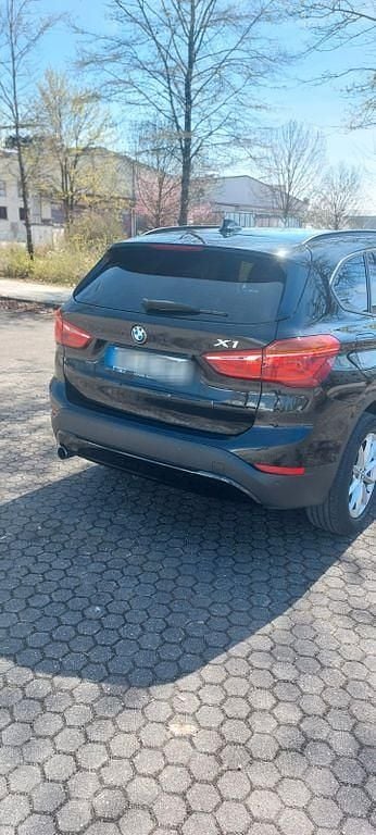 Używany BMW X1 Advantage 140 KM (102 kW) 2018 Czarny SUV
