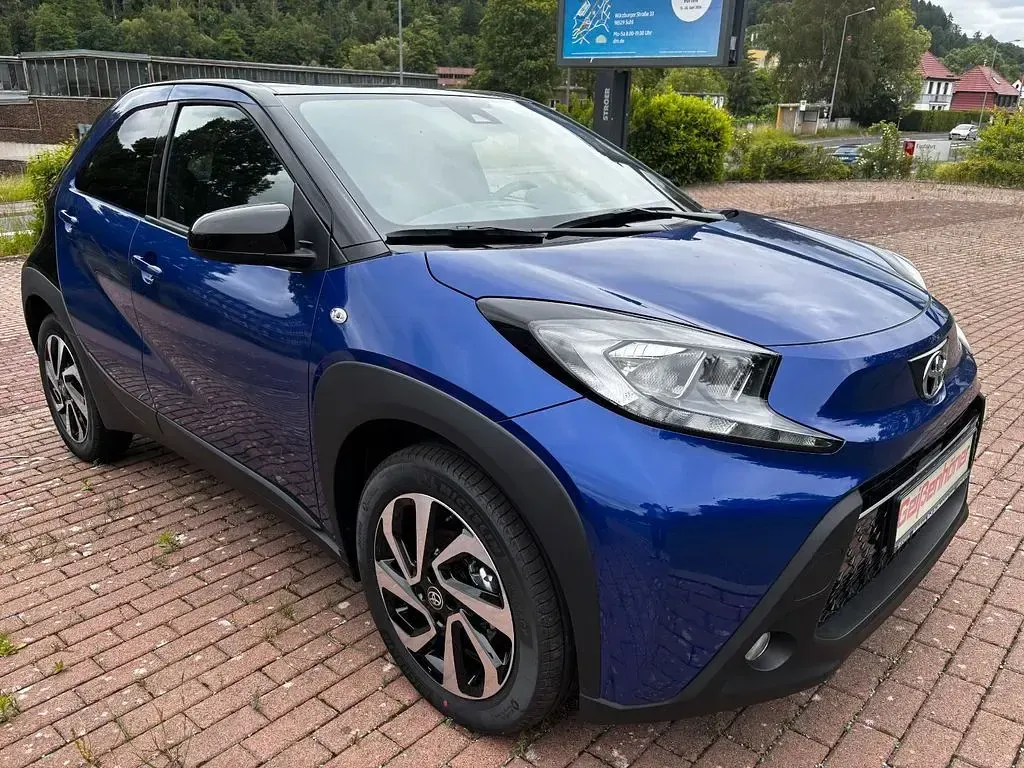 Neu Toyota Aygo X 72 PS (52 kW) 2025 Blau SUV