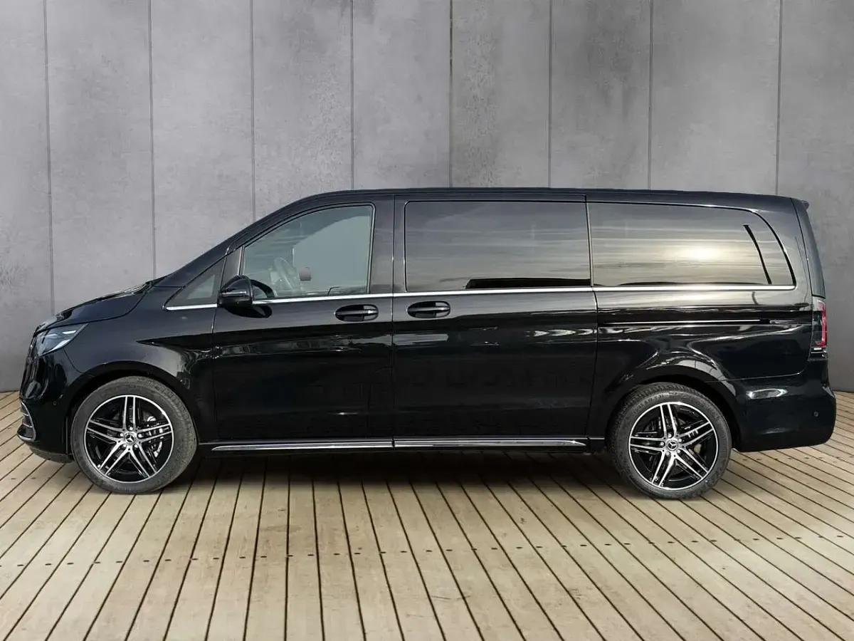 Gebraucht Mercedes V300 AMG 237 PS (174 kW) 2025 Obsidianschwarz Van / Kleinbus