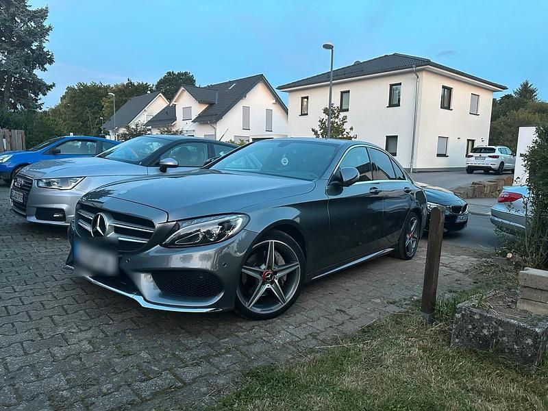 Grau Gebraucht 2017 Mercedes C200 AMG Limousine | 16.499 € (Teuer) - Bild 1/4