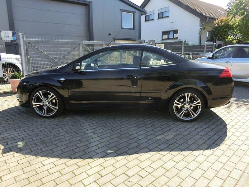 Gebraucht Ford Focus Cabriolet Style 145 PS (106 kW) 2007 Grau Cabrio
