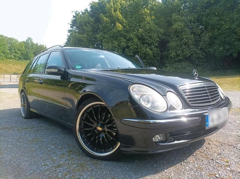Schwarz Gebraucht 2004 Mercedes E240 Kombi | 4.000 € (Etwas zu teuer) - Bild 1/4