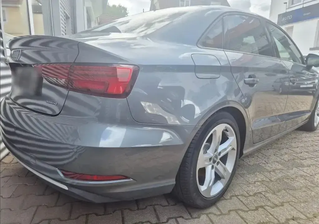 Gebraucht Audi A3 Sport 184 PS (135 kW) 2017 Grau Limousine