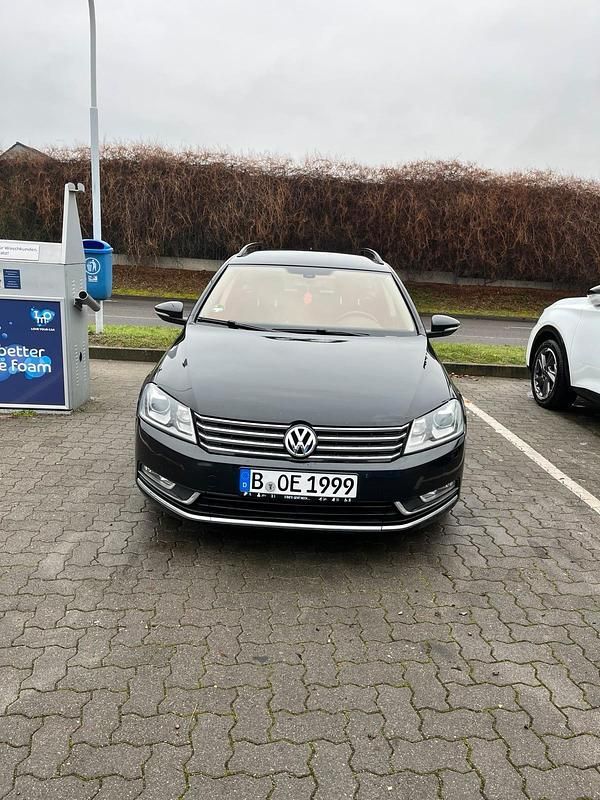 Gebraucht VW Passat 145 PS (106 kW) 2013 Schwarz Kombi