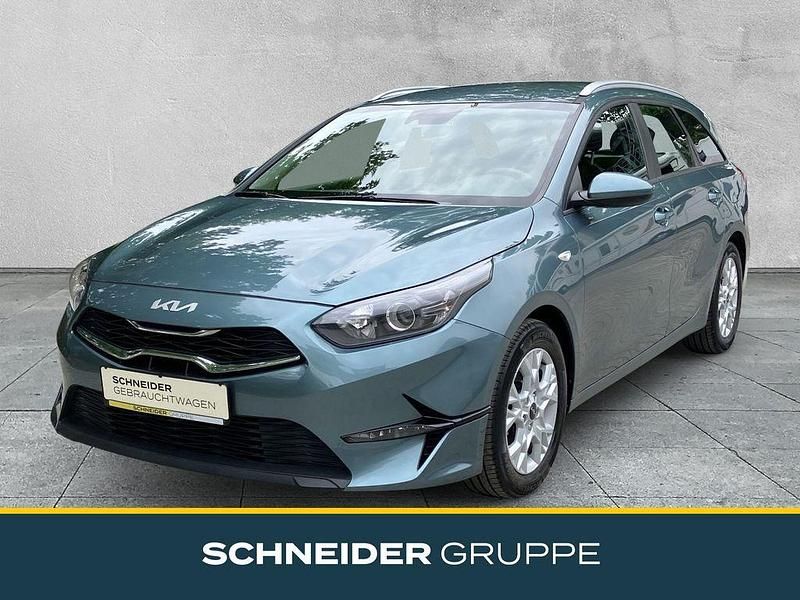 Grau Gebraucht 2023 Kia Ceed Vision Kleinwagen | 16.890 € (Fairer Preis) - Bild 1/4