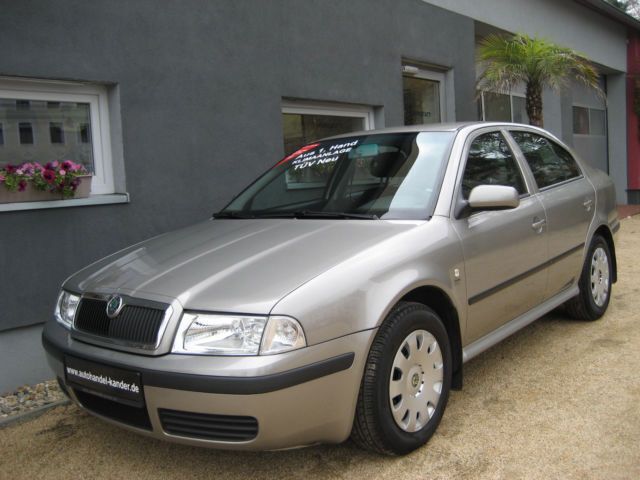 Beige metallic Gebraucht 2006 Skoda Octavia Tour Limousine | 3.999 € (Etwas zu teuer) - Bild 1/4