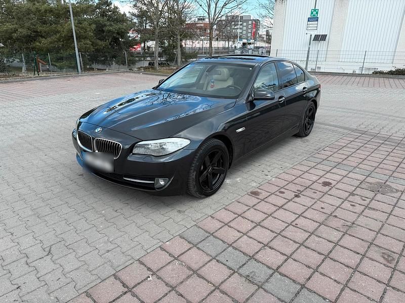 Gebraucht BMW 523 204 PS (150 kW) 2011 Grau Limousine