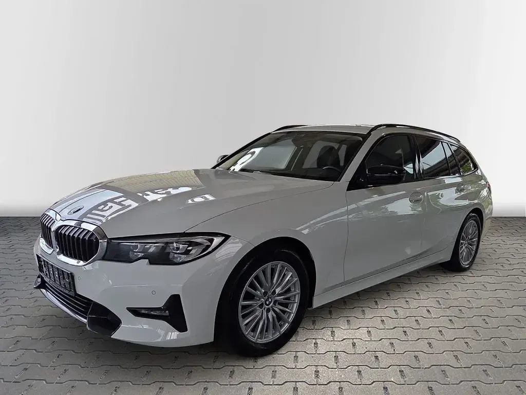 Gebraucht BMW 318 Sport Line 150 PS (110 kW) 2020 Weiss Kombi