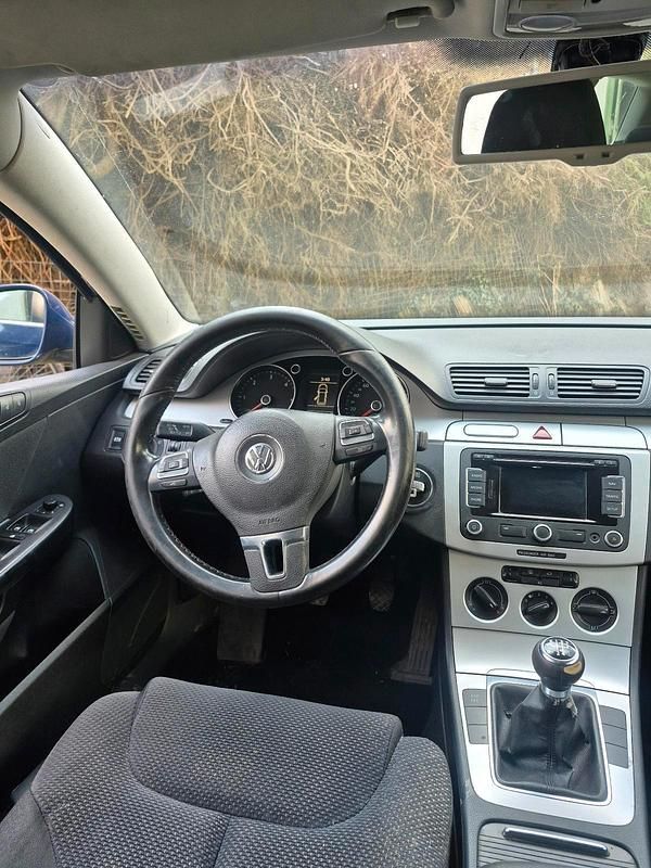 Gebraucht VW Passat 140 PS (102 kW) 2009 Blau Limousine