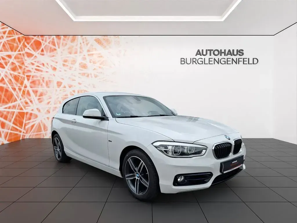 Gebraucht BMW 118 Sport Line 150 PS (110 kW) 2015 Weiß Kleinwagen