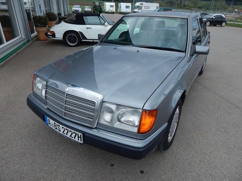 Gebraucht Mercedes E230 132 PS (97 kW) 1991 Grau Limousine